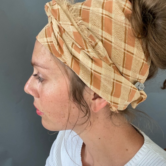 Vintage Silk Calvin Klein Scarf / Headscarf / Head-wrap - Picture 8 of 8